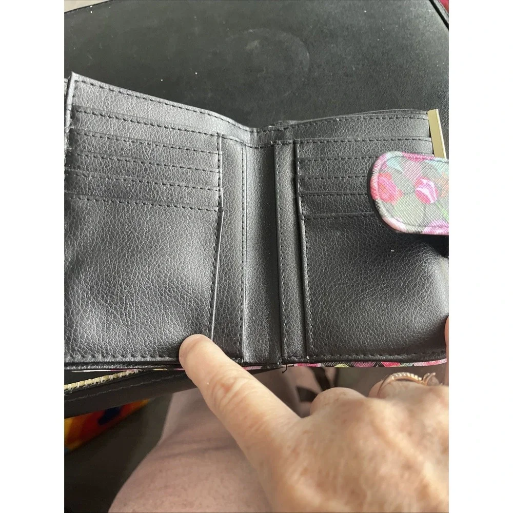 BUXTON VEGAN LEATHER FLORAL MULTI COMPARTMENT WALLET - Picture 4 of 5